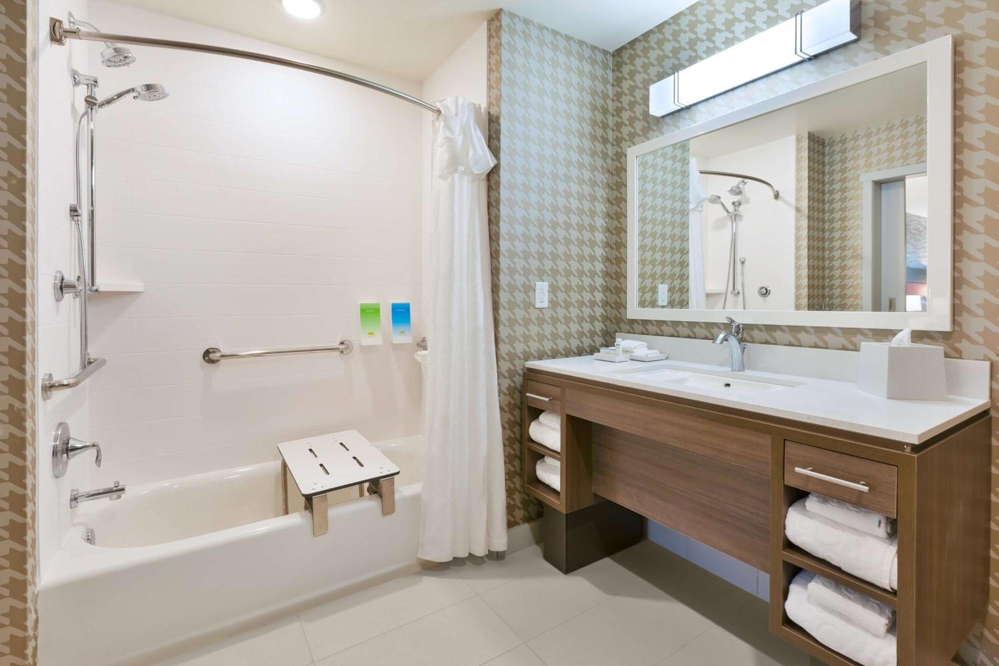 Hotel Home2 By Hilton Saginaw, Mi 3*